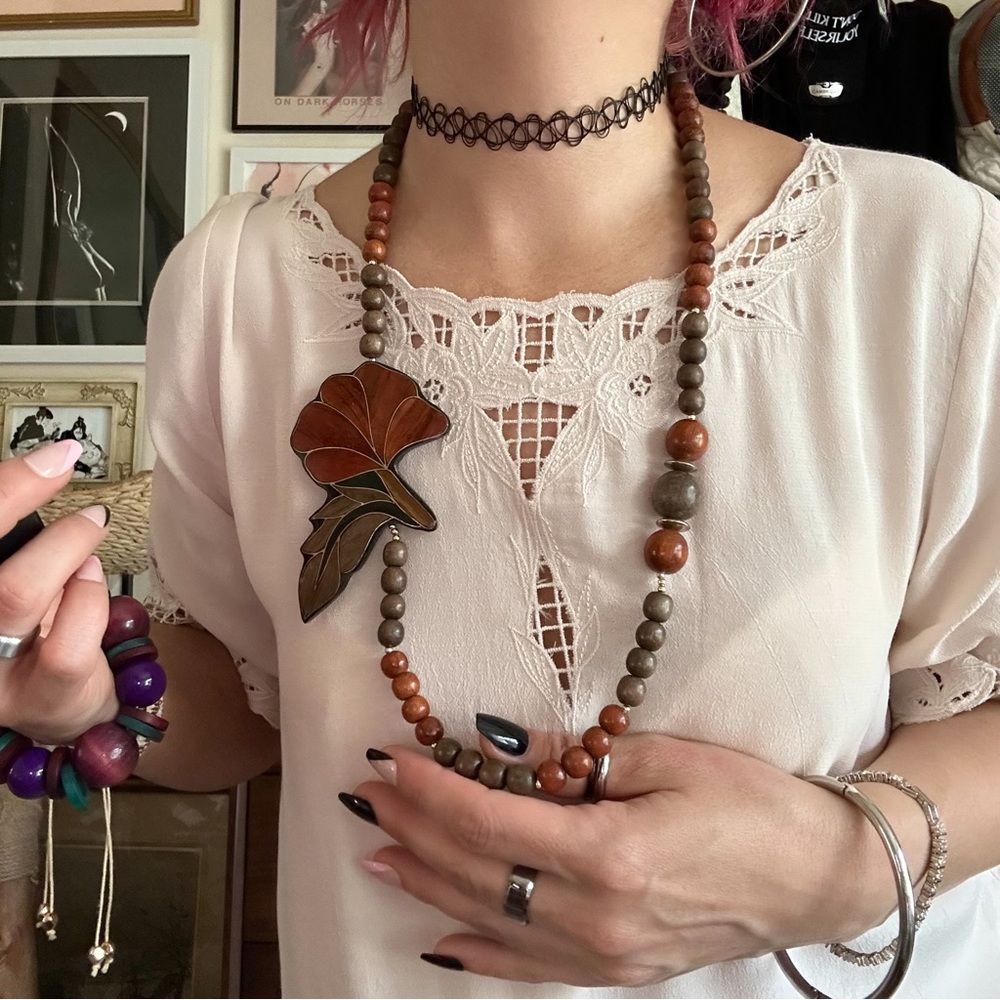 vintage mcm wooden floral necklace - Picture 1 of 3